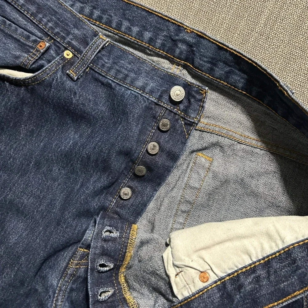 Levi's 501 Original Fit Jeans Mens 42x32 Dark Indigo Blue Button Fly Straight
